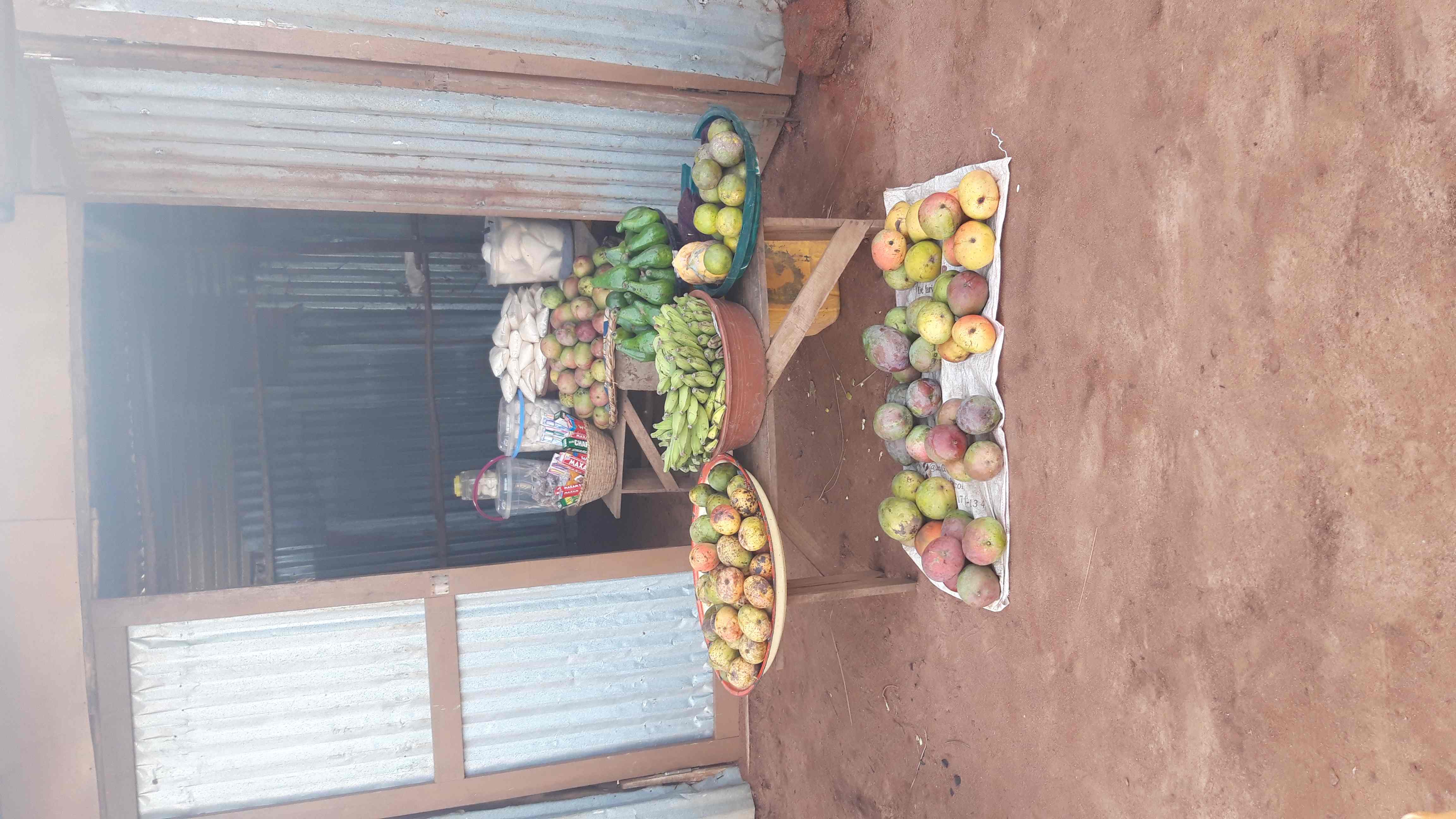 Une petite boutique devant mon bar